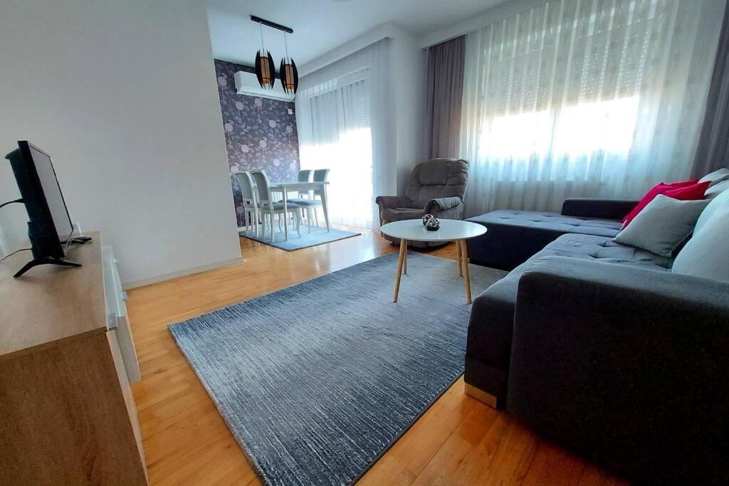 פרישטינה Apartment 13C מראה חיצוני תמונה