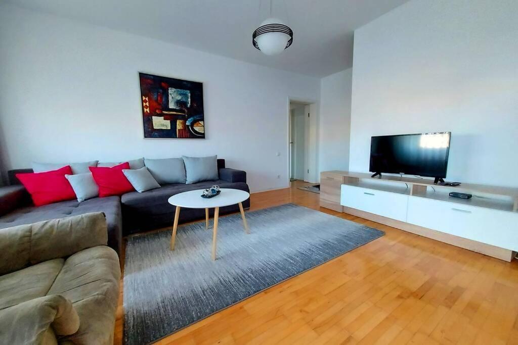 פרישטינה Apartment 13C מראה חיצוני תמונה