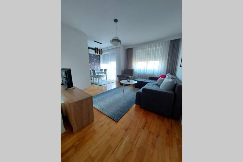 פרישטינה Apartment 13C מראה חיצוני תמונה